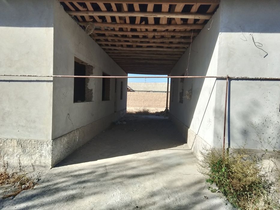 Уй сотилади битмаган 8 та хона 8сотих примерно