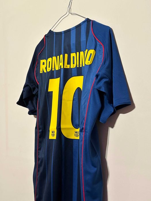 Тениска на Ronaldinho в FC Barcelona - НОВО ; НАЙ-ДОБРАТА ЦЕНА!