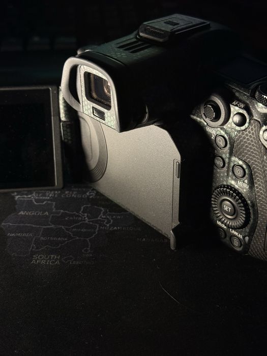 Canon R5c Sotiladi