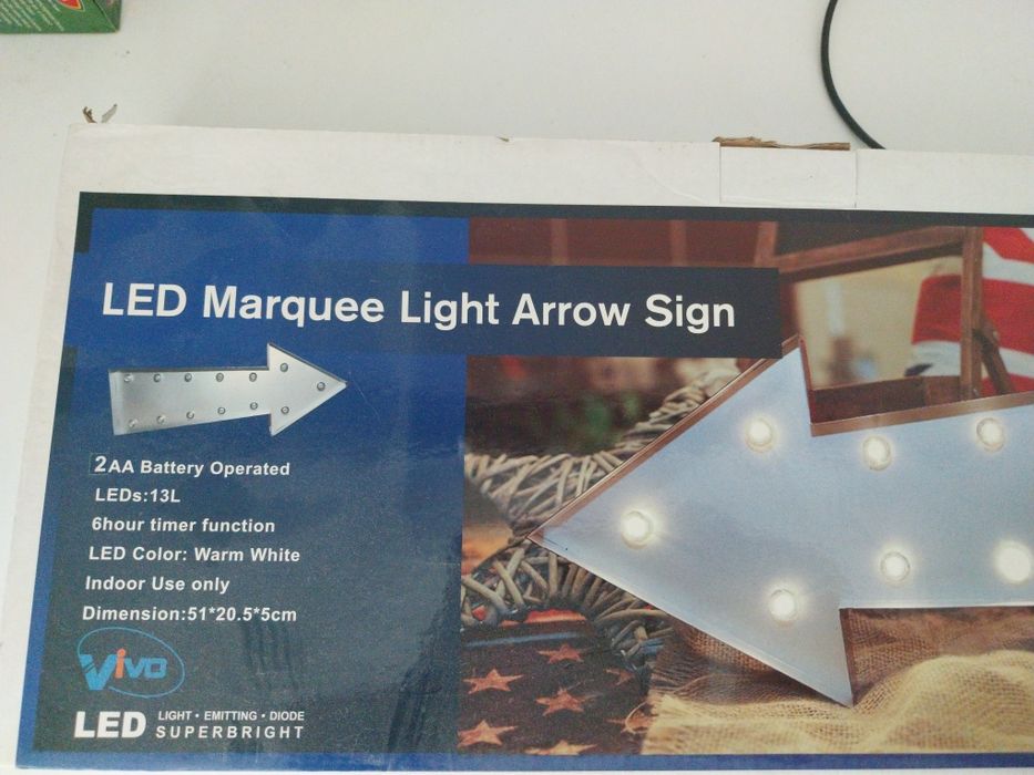 Vand reclama luminoasa led, forma sageata