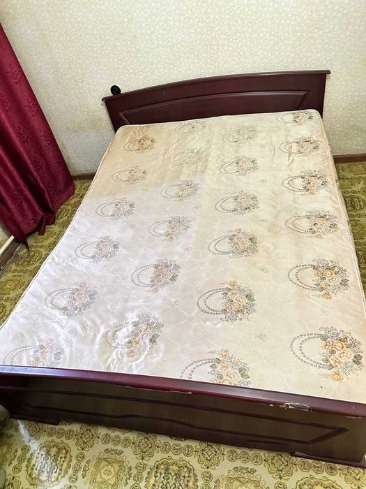 Антикварный буфет ручной работы из натурального дерева