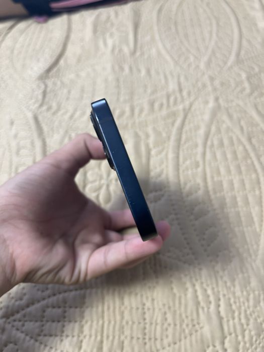 Продам iPhone 13