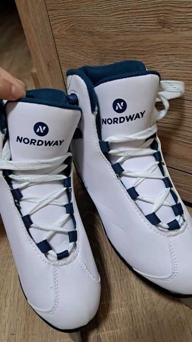 Коньки новые.Наточенные.С сумкой для них.