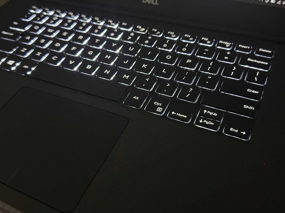 Ultrabook DELL Precision 5530 Core i7-8850H ram 8 ssd 256  P1000 4gb