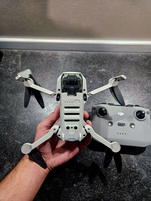 Vând DJI mini 4K