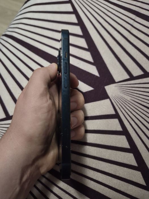 Vând iPhone 13 128gb