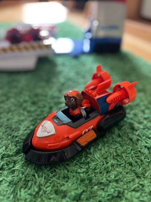 Пес патрул - камион , кула и отделни колички с кученца