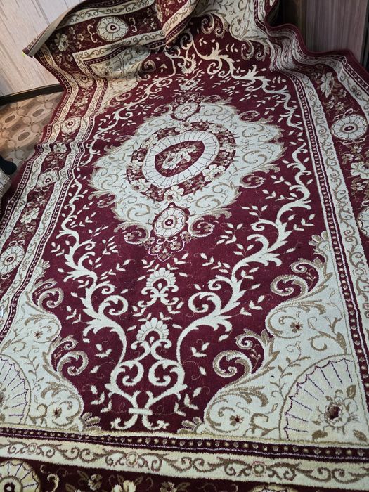 Продам ковры напольные