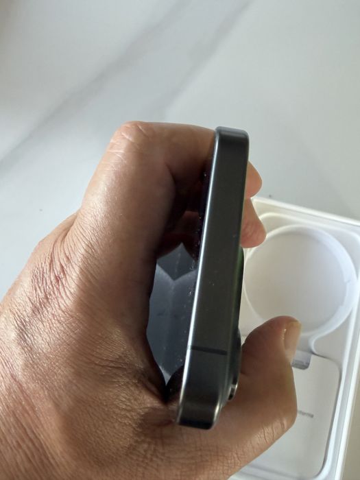 Iphone 15 pro ca nou cumparat de la Altex