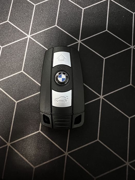 Vând carcasa Cheie Audi și BMW cu lamela Noua