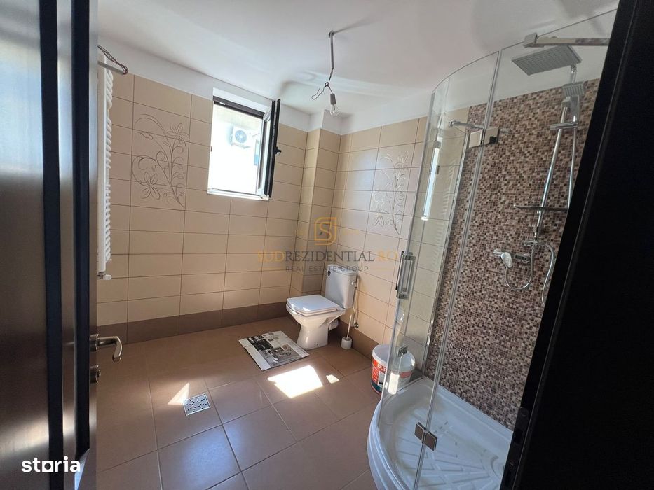Vila individuala cu 7 camere, 5 dormitoare, teren 363 mp-Com. Berceni