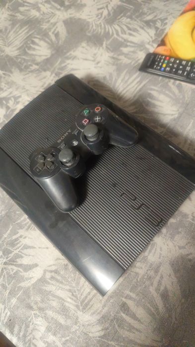 Vând PS3 250 gb.