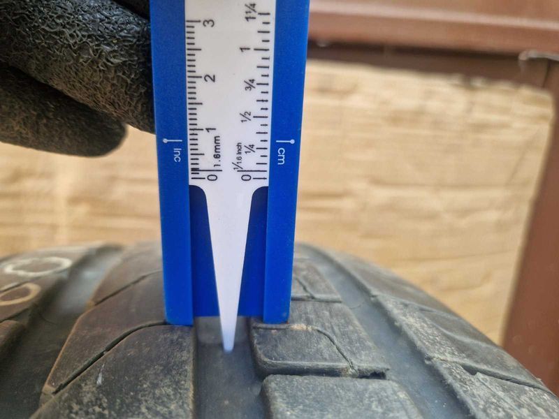 2 Pirelli R18 235/60
летни гуми 
DOT1419