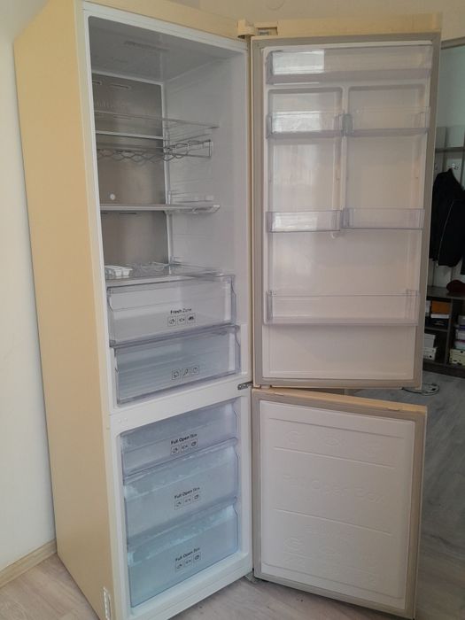 Продаеться холодильник