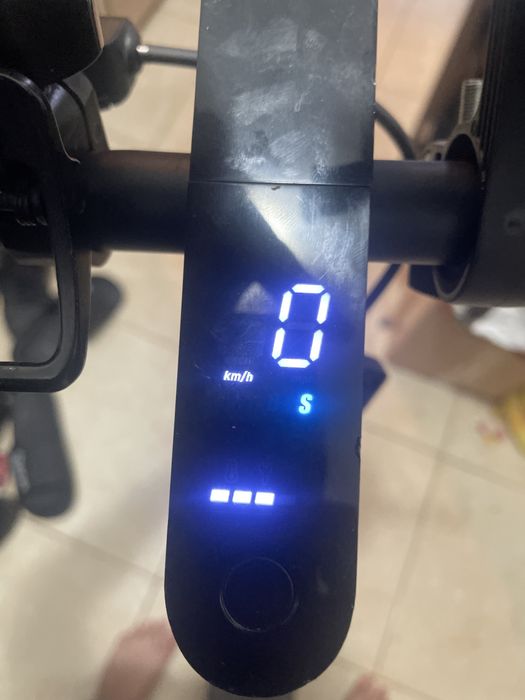 Trotineta electrica xiaomi m365 nu are nici 6 luni