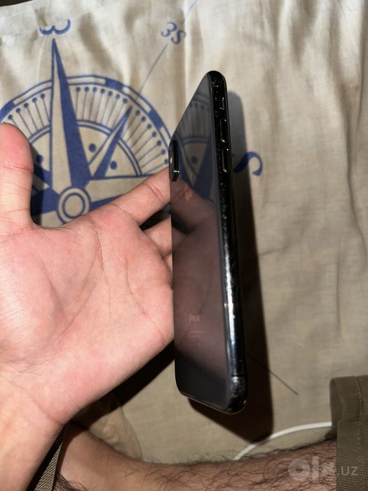 Iphone xs qora rangli