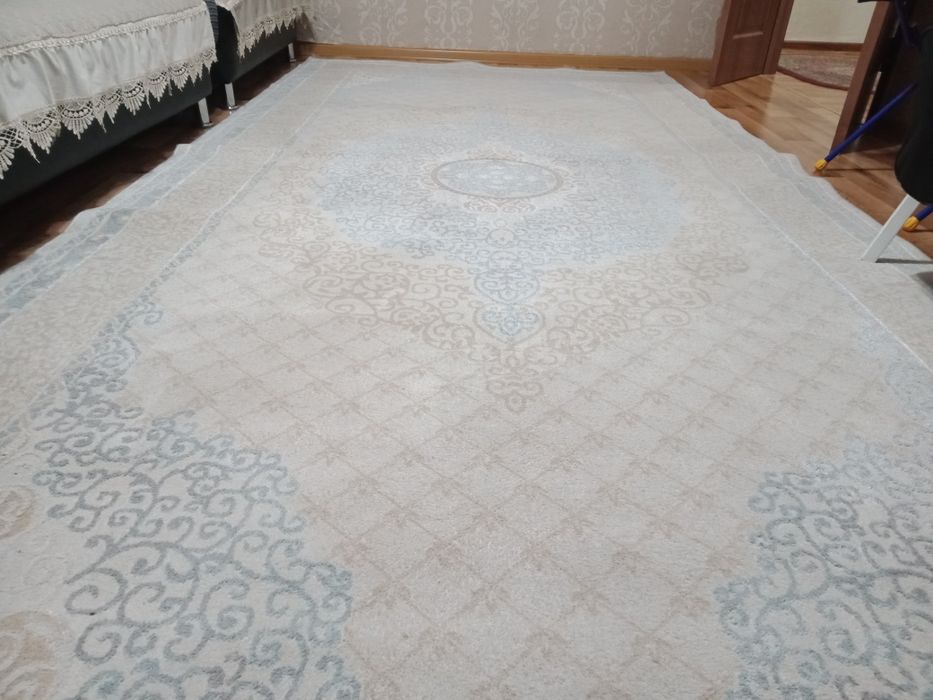 Продам ковер 2×4 Срочно