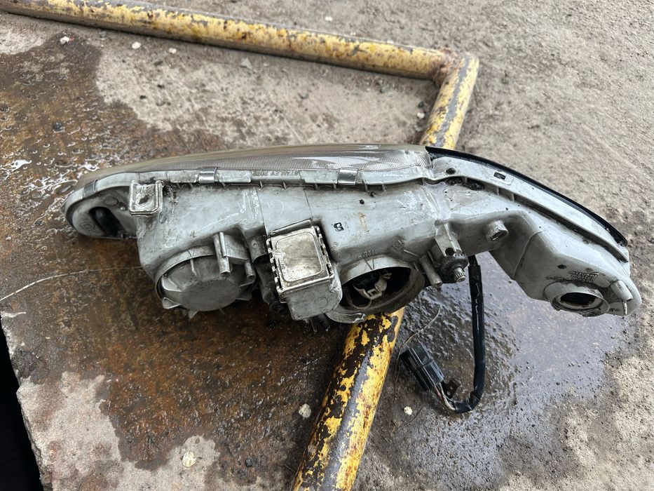 Передняя фара Mitsubishi Eclipse 2