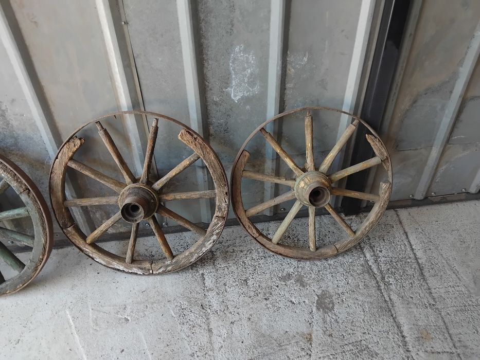 Четири броя  Дървени колела от каруца