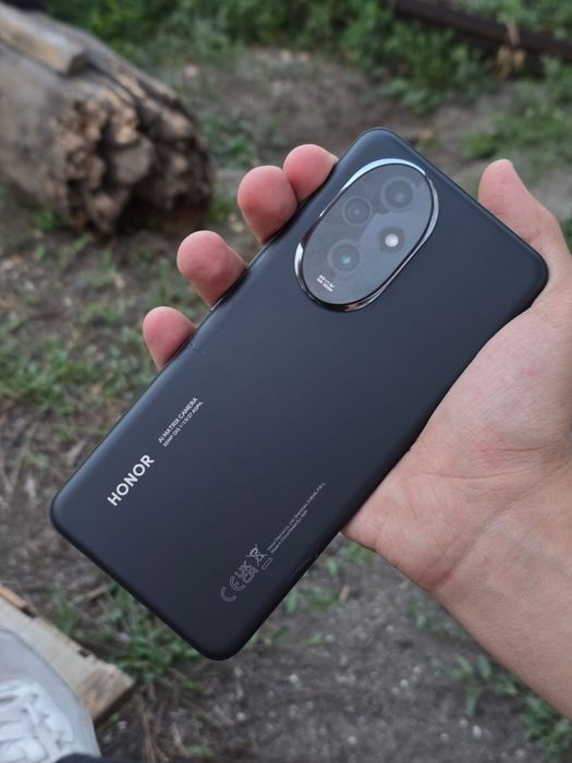 Продается телефон марки Honor 200 12/512гб