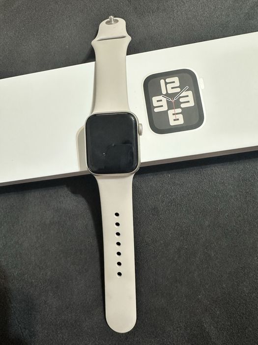 Смарт часовник: Apple watch se