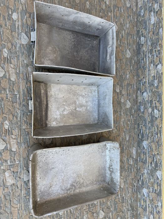 Vând 4 lazi din aluminiu pentru carne,preparate,etc