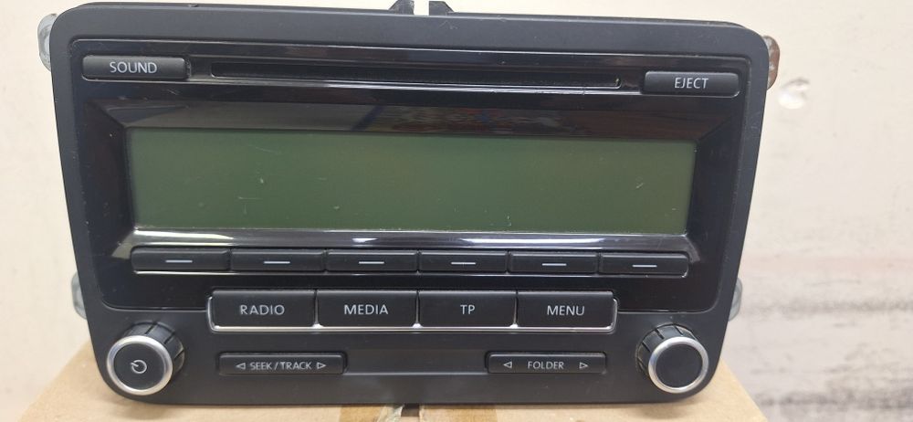 Vând Cd-player original Vw Passat/CC -- Ieftin !!!