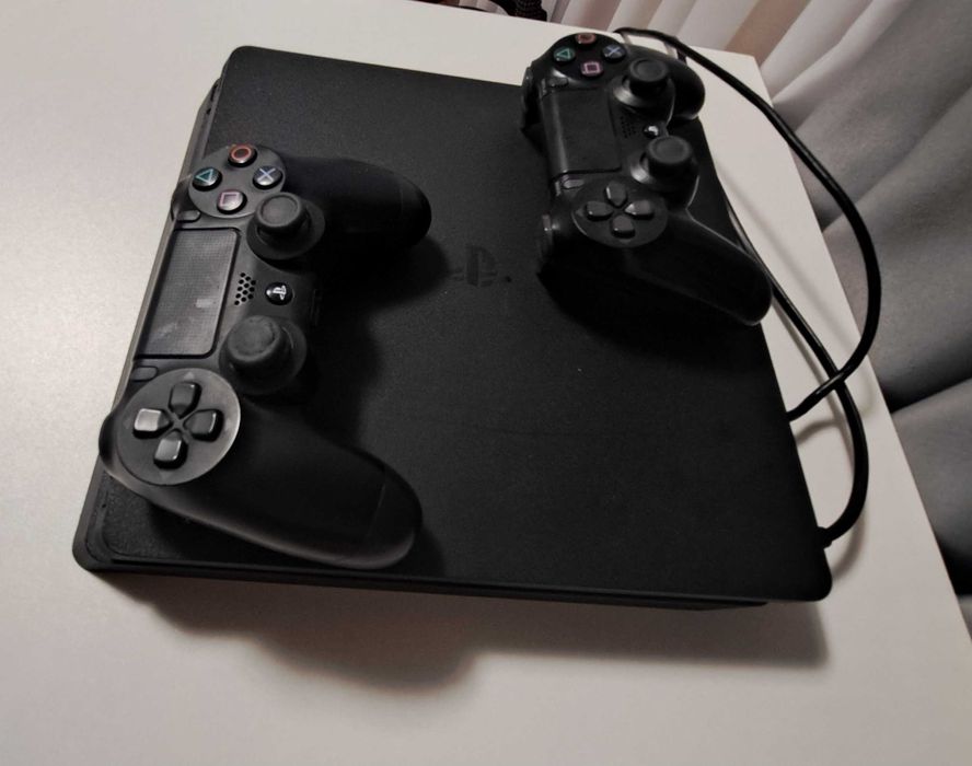 Продавам конзола PS4