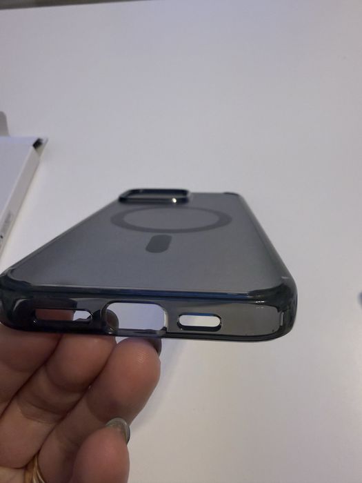 Husa iPhone 16 PM Spigen