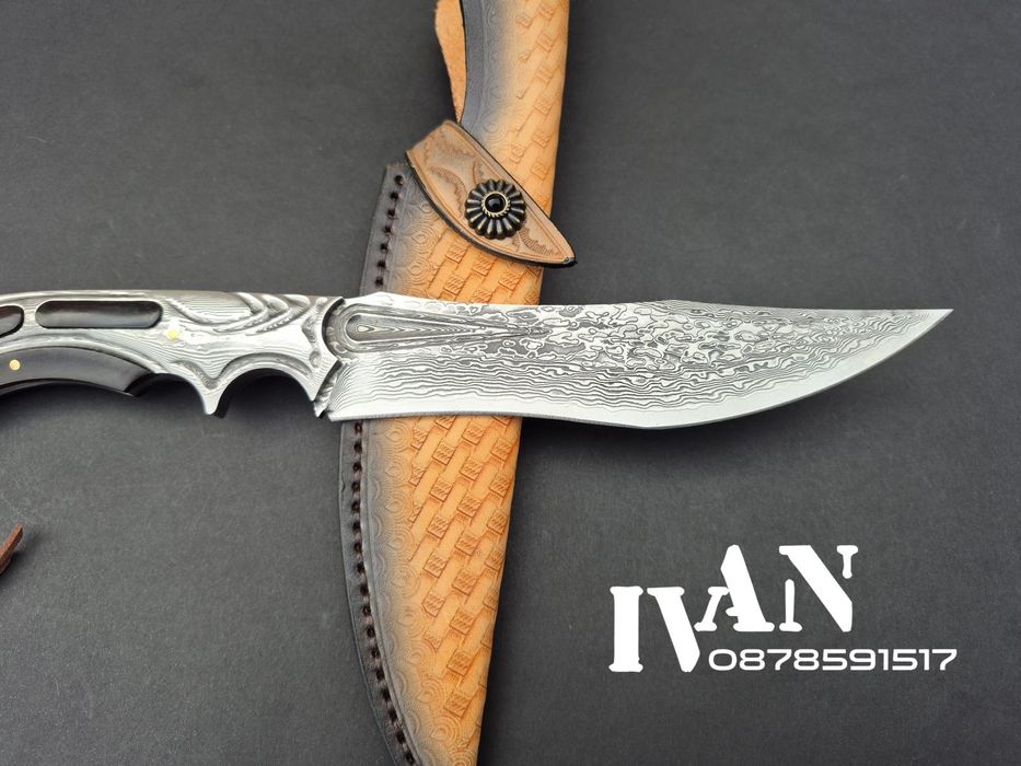 Ловен нож от дамаска стомана (96 слоя) сърцевина  VG10 с кожена кания
