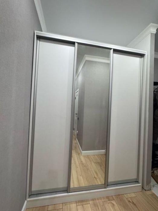 Шкаф купе и с зеркалом продам