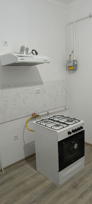 Янги дархонда курилган уй сотилади 13.этаж 3 хонали квартира .