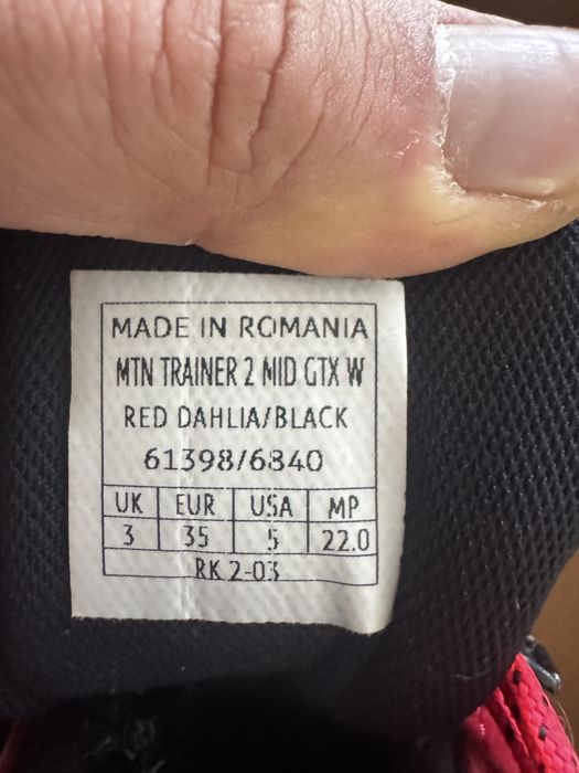 Salewa Дамски туристически обувки Salewa Women's Mountain Trainer 2 Mid GTX Walking boots - Red Dahlia / Black - размер 35 (EU)
