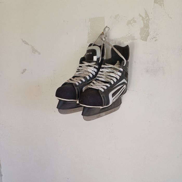 Продам мужские коньки двух размеров  в отличном состоянии