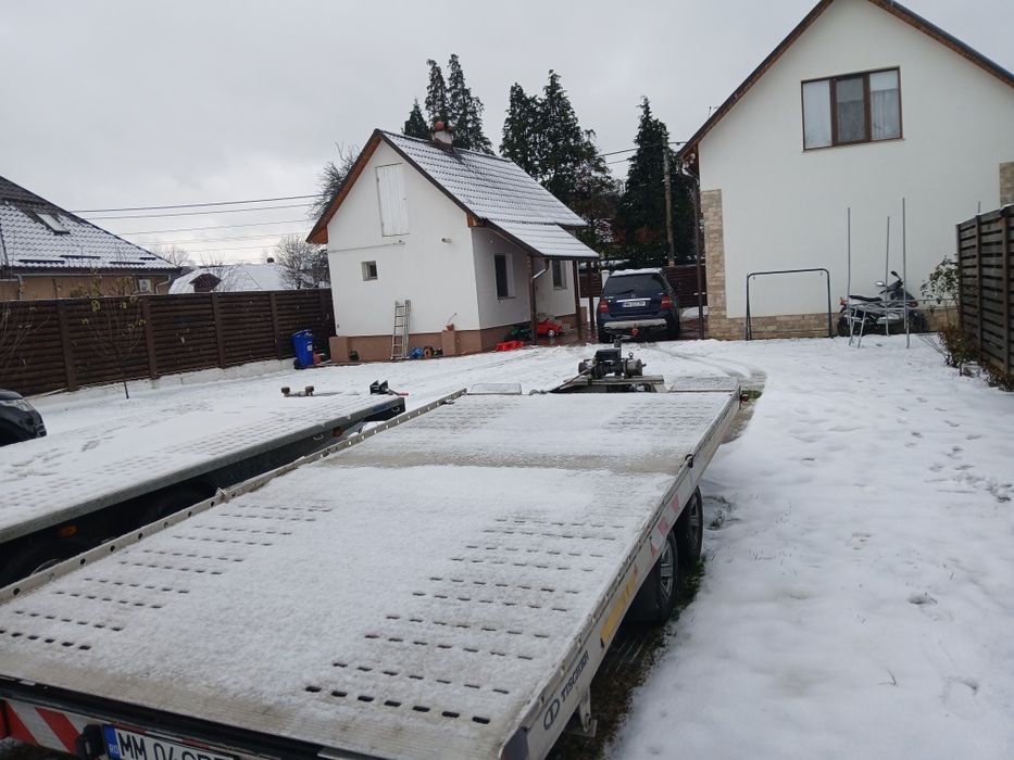 Inchiriez platforma trailar