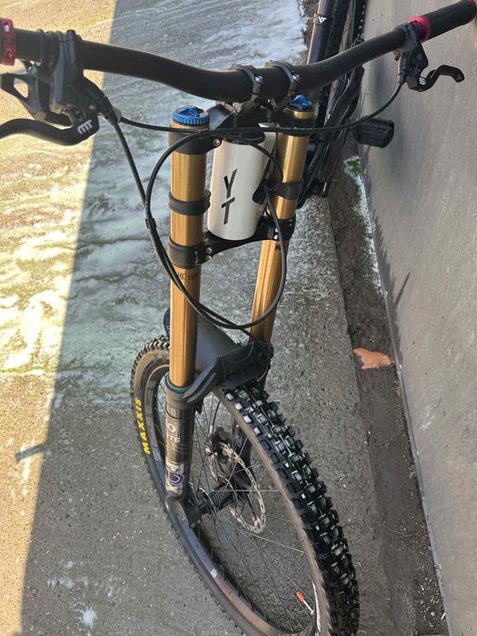 Bicicleta downhill: YT tues CF PRO RACE 27,5