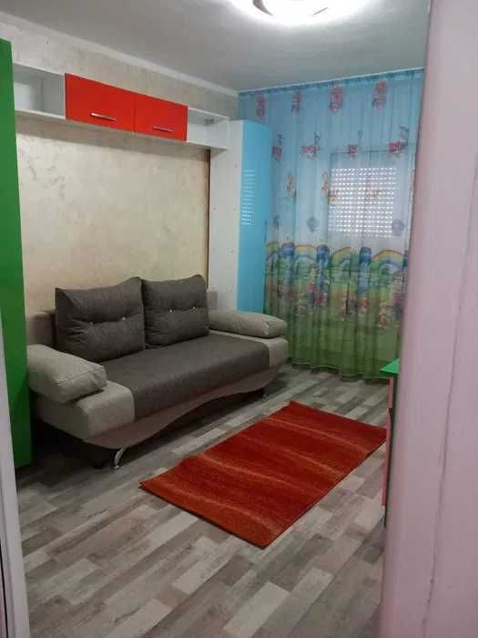 Vând apartament 3 camere