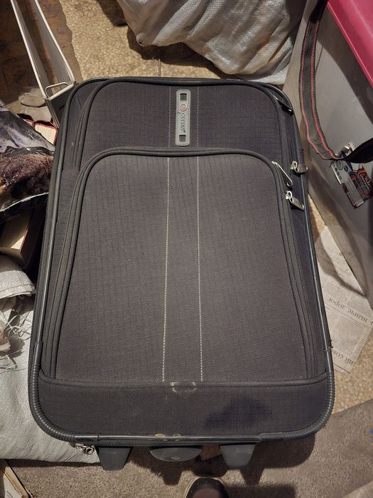 Продается детский чемодан