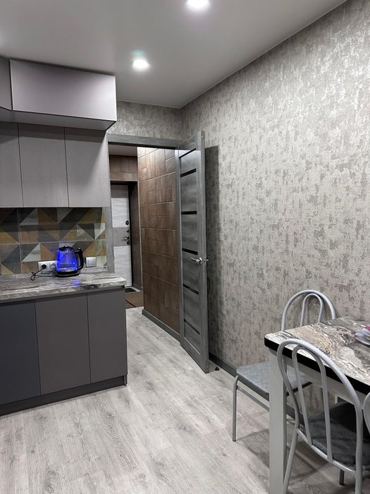 Сдам 1,5 Евролюкс Площадь РЕСПУБЛИКИ