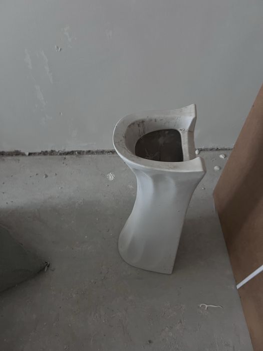 Ванную и раковину маленький