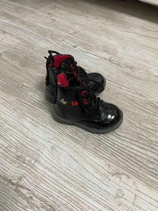 детски ботички за малко момиче