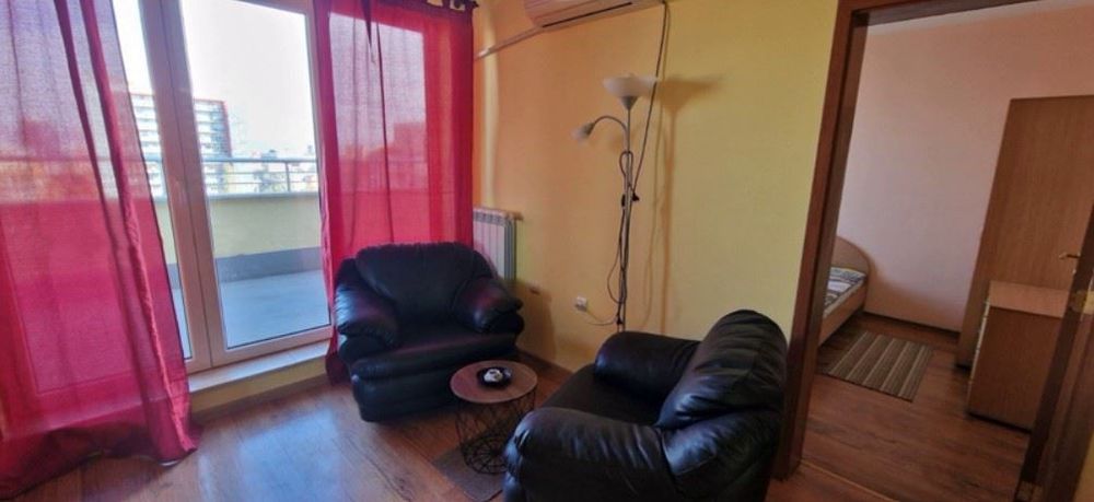 Дава се под наем Двустаен апартамент в София, Център - 75 кв.м за 687.99 € - Снимка #2