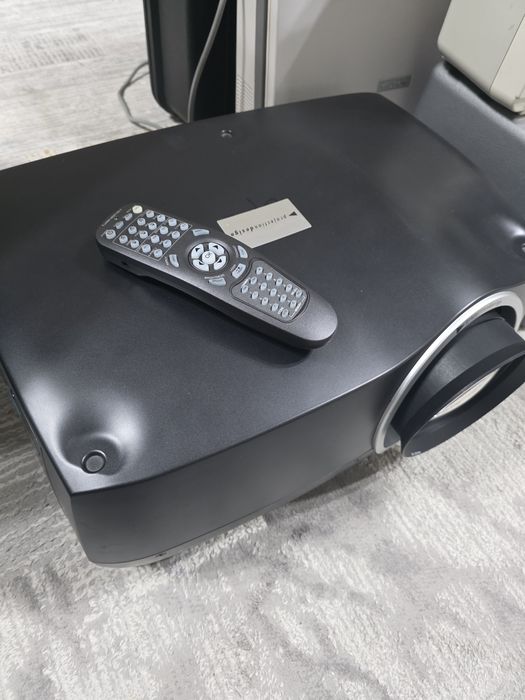 Профессиональный проектор Barco