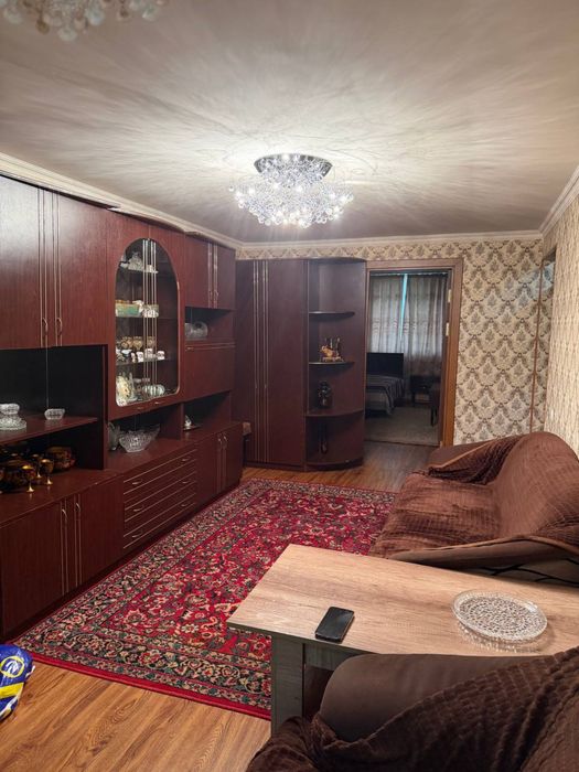 Аренда 2х комнатной рядом с метро Космонавтов