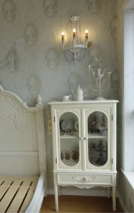 Шкаф на ножках