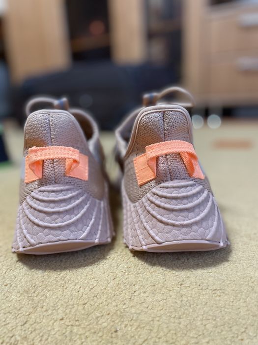 Продам кроссовки размер 43