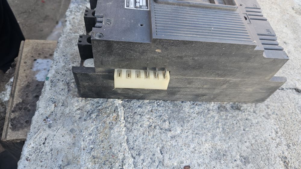 2бр. Шалтери 50А-100лв. 250А-300лв.