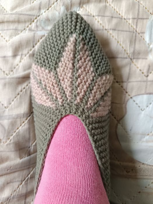 Мъжки и дамски плетени терлици.