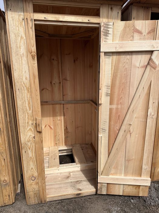 туалет деревянный уличный