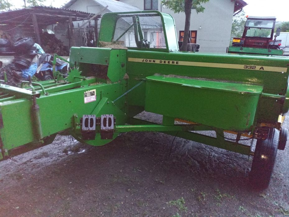 Vând presă John Deere 332A